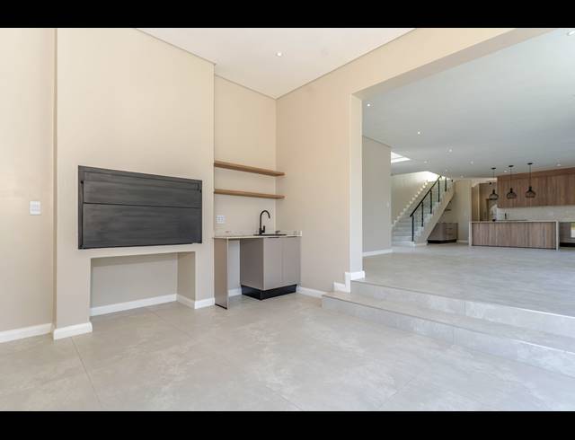 4 BEDROOM FREEHOLD FOR SALE IN OLIFANTSFONTEIN